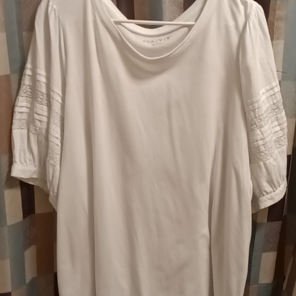 FINAL PRICE AVA & VIV white pleated and embroidered short sleeve blouse Size 2X - Picture 2 of 3